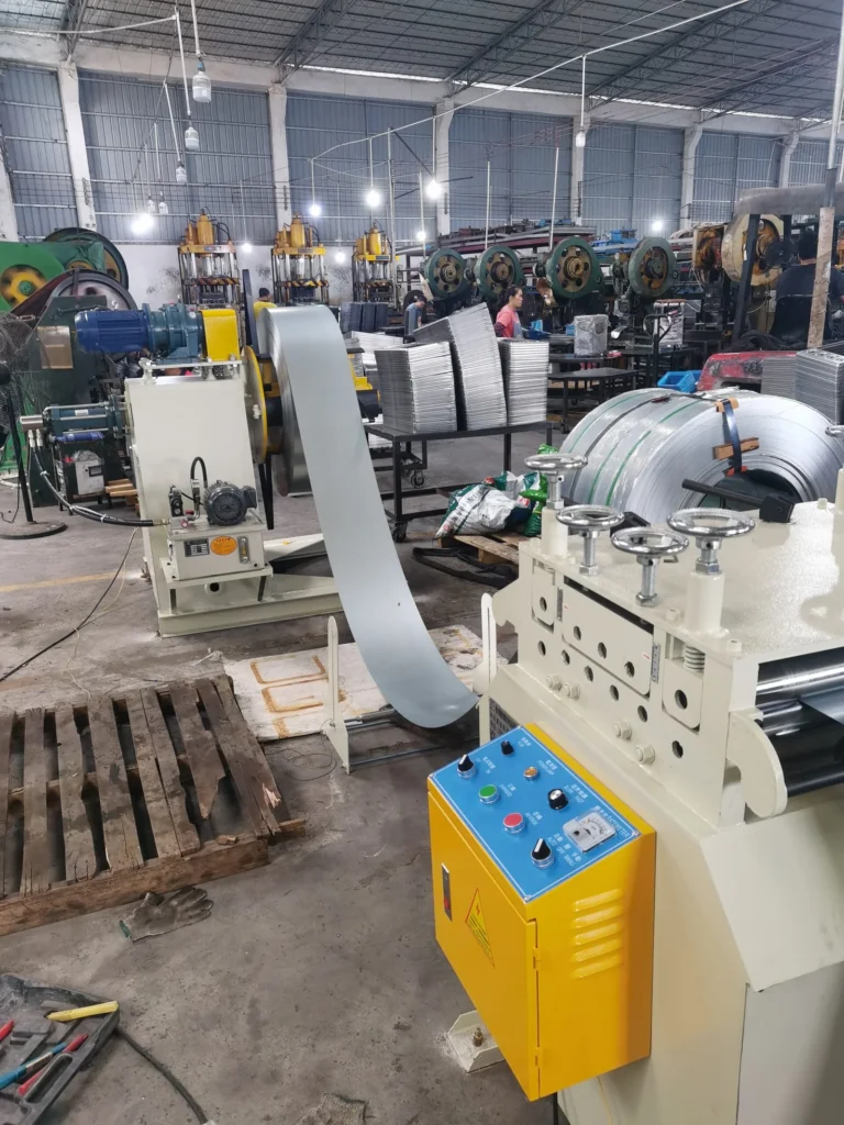 BTL Series Thick-Plate Straightener Machine 03 | Jingcui Automation heavy duty thick plate straightener in stamping line